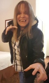 Ich (Als Wütende Vampirin mit Fängen)