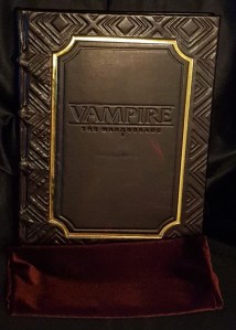 V5 Luxury Edition mit der gefalteten Samthülle in der Front (etwas dunkler)