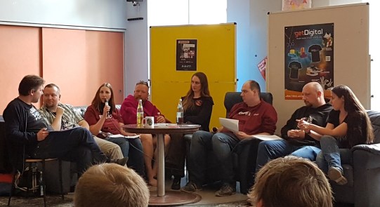 Main Würfel Convention - Podiums Diskussion im Cafe Dom@in