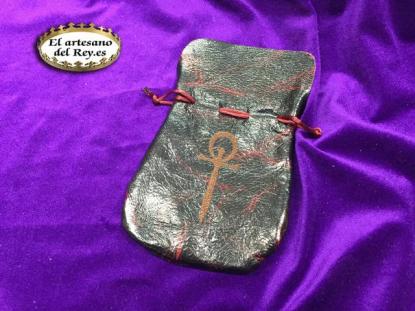 Würfelbeutel für die 5. Edition Vampire: Die Maskerade von El artesano del Rey - Würfelbeutel mit etwas Abstand aufgenommen