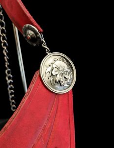 Stille Auktion für Sabbat Brustschmuck (Bild 5) aus Leder von Matthew Webb