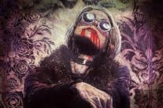 V5 - Winter Teeth - Vault Comics - Illustration von Frau mit blutverschmierten Kinn