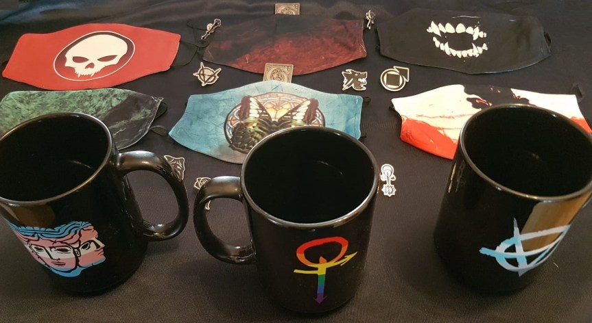 Coole WoD Goodies: Pins, Tassen, Masken, T-Shirts, Decken & Badezusätze &&nbsp;Schmuck