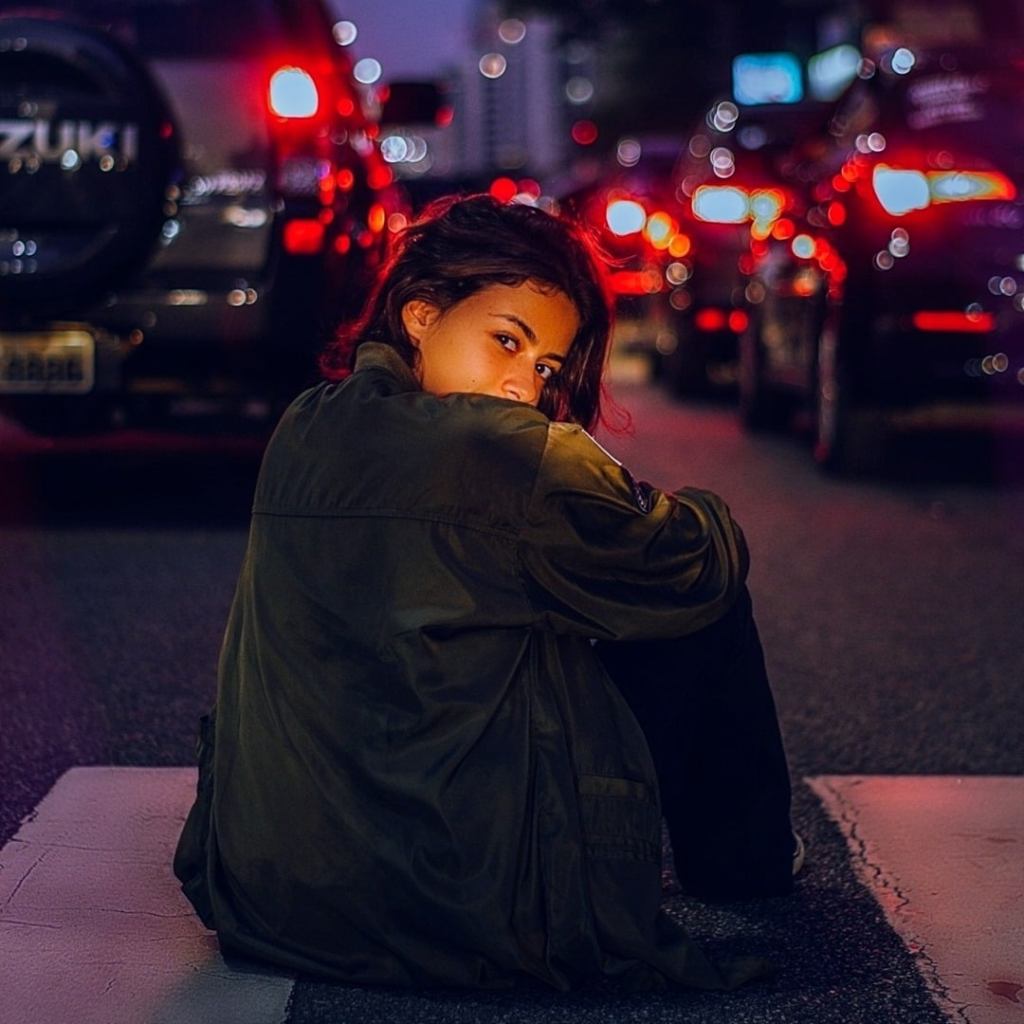 World of Darkness - Stories - 11 - Frauf, auf einem Zebrastreifen, bei Nacht mit Verkehr